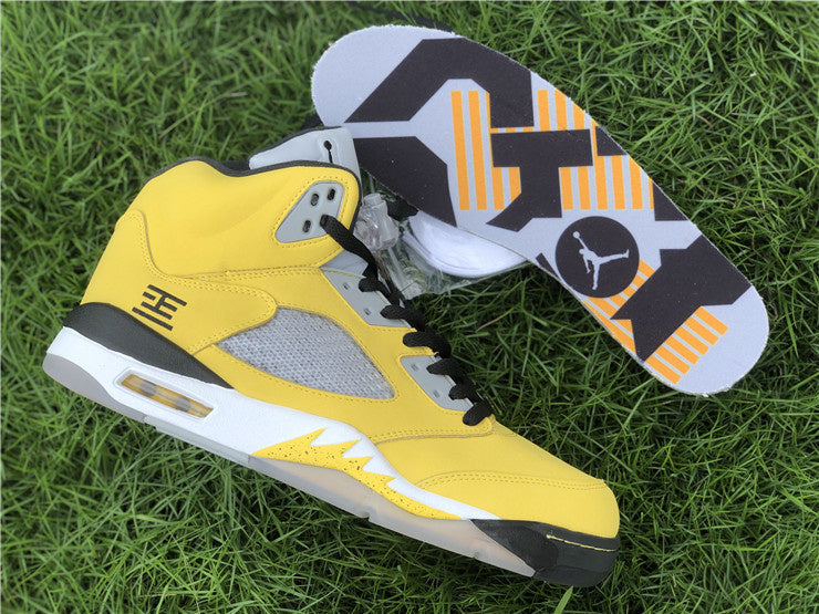 Nike Men's & Women's Iconic Street Trainers — Style 107 detail view
