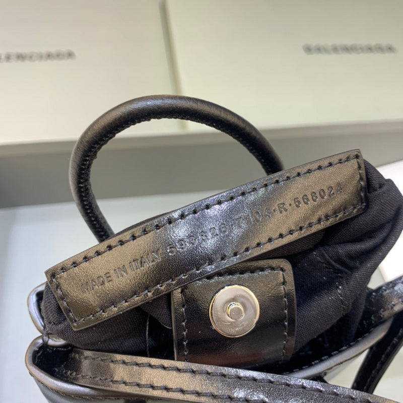 Refined Faux Leather Handbag - Everyday Elegance | Women's Luxury Handbag #987 - texture close-up (image 9) of designer-inspired handbag