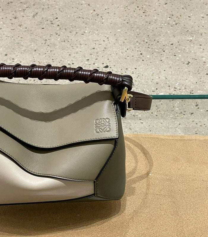 Ziva's Charm handbag – full view (18cm*12.5cm*8cm)