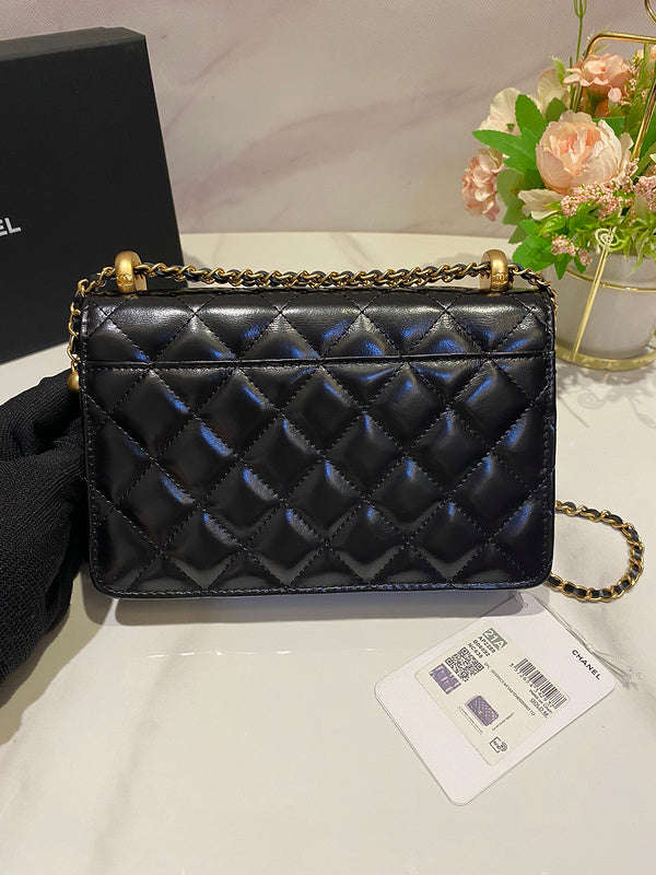 Ziva's Charm handbag – back view (one versatile size)