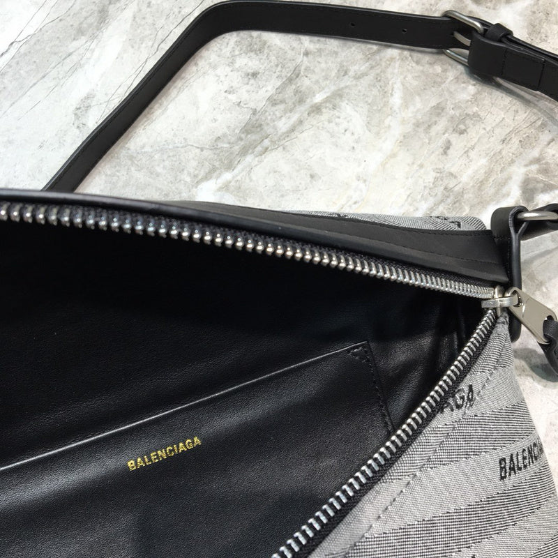 Contemporary Faux Leather Handbag - Versatile Everyday Design | Women's Designer-Inspired Purse #726 - texture close-up (image 9) of designer-inspired handbag