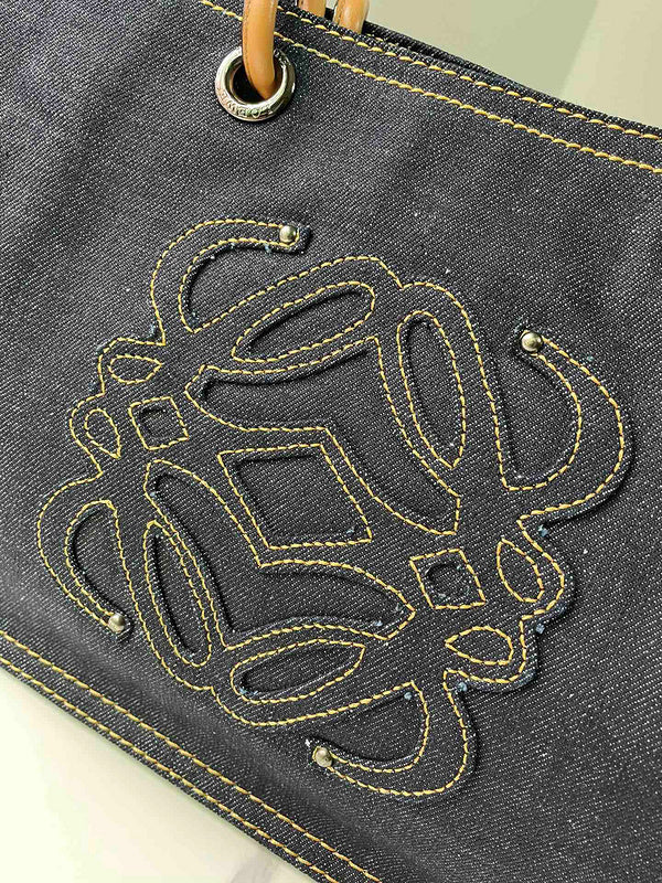Ziva's Charm handbag – product shot (36cm*25cm*13cm)