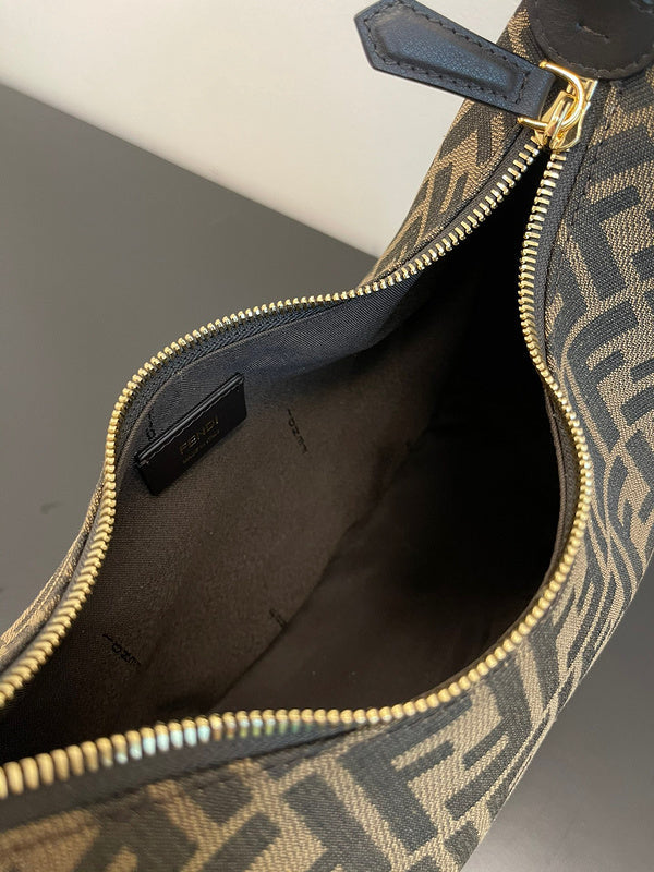 Ziva's Charm handbag – product shot (29cm*24.5cm*10cm)