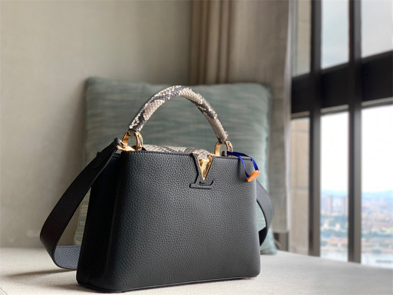  shopper bag interior and compartment view