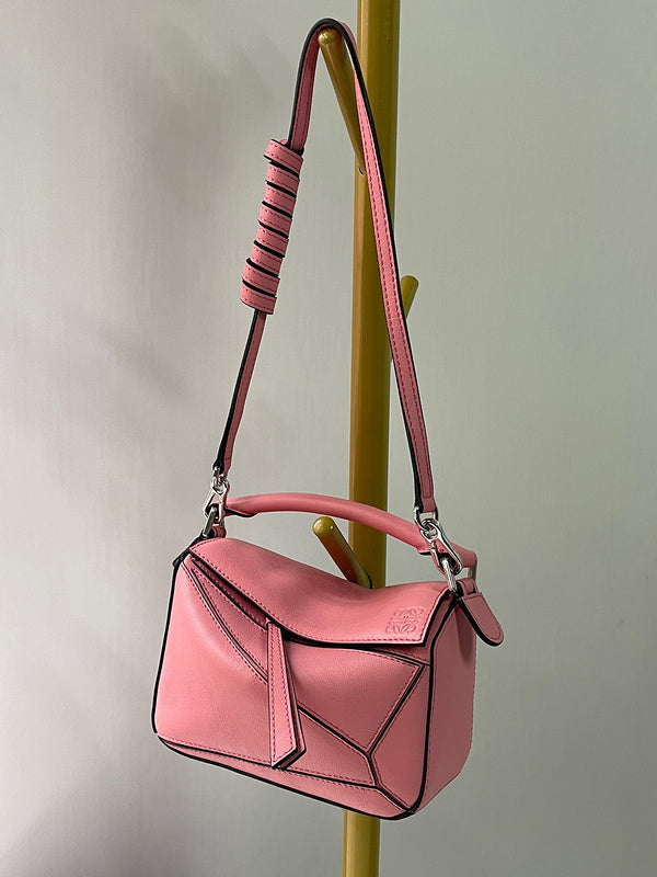 Ziva's Charm handbag – product shot (12.5cm*18cm*8cm)