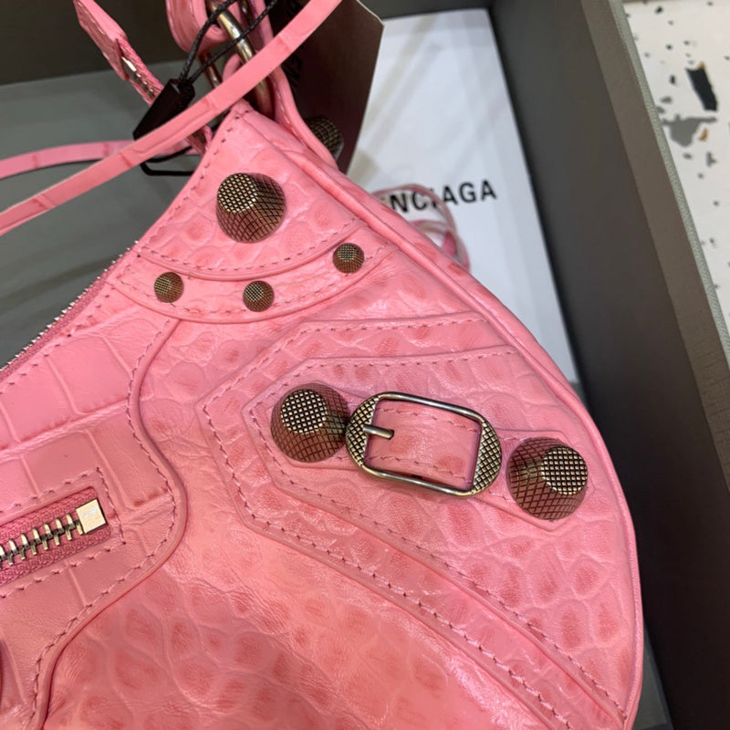 Elegant Vegan Leather Handbag - Versatile Everyday Design | Women's Fashion Handbag #362 - hardware and detail close-up (image 5) of designer-inspired handbag