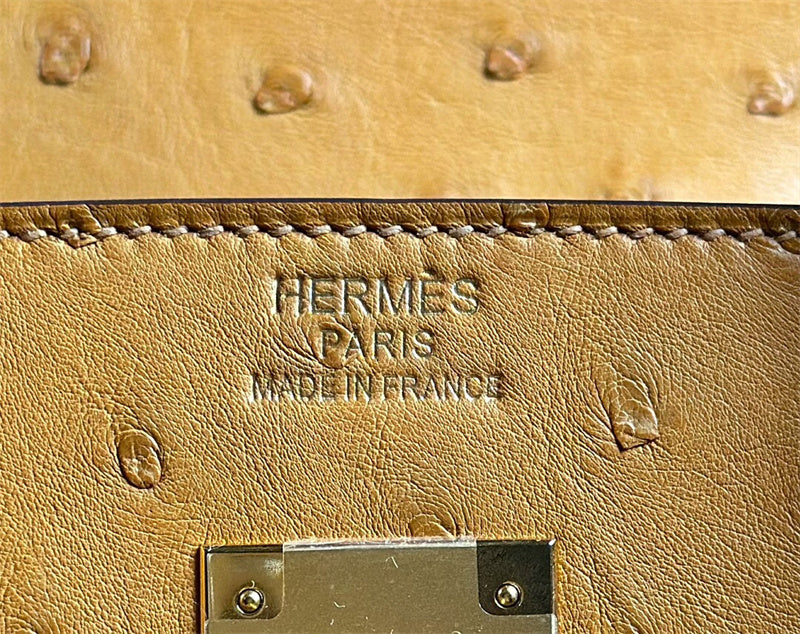  essential carryall bag detail view showing craftsmanship