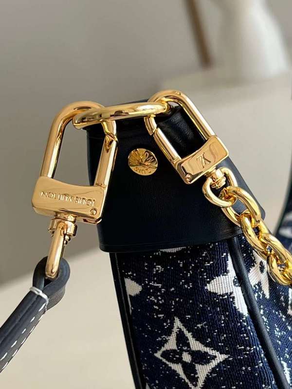 Back view of structured everyday-luxe women's handbag – women's premium purse