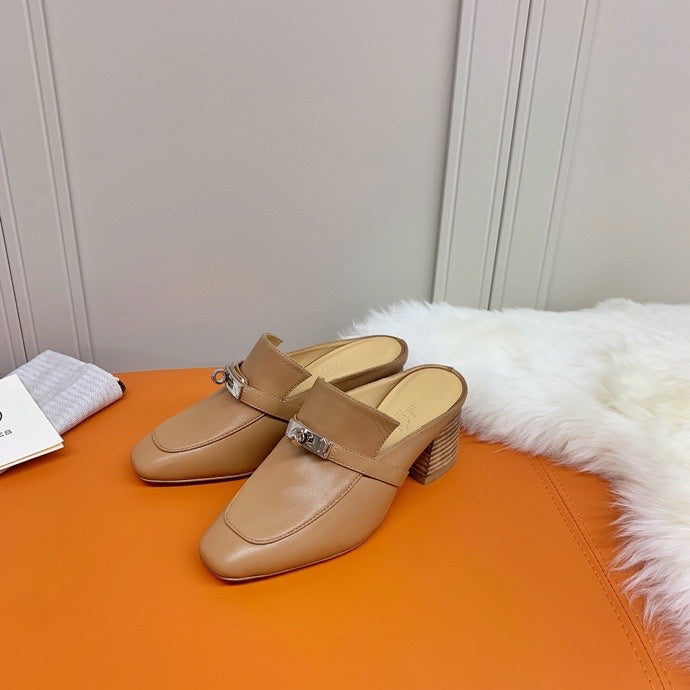 Hermès Beige Slingback Heels - Front View