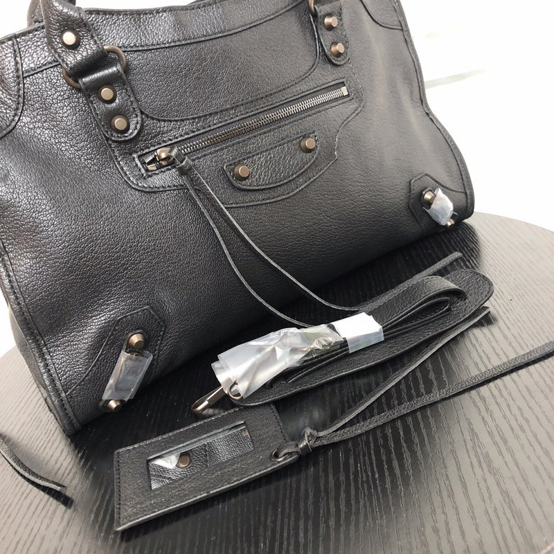 Handle and strap detail of chic structured women's handbag – women's statement bag