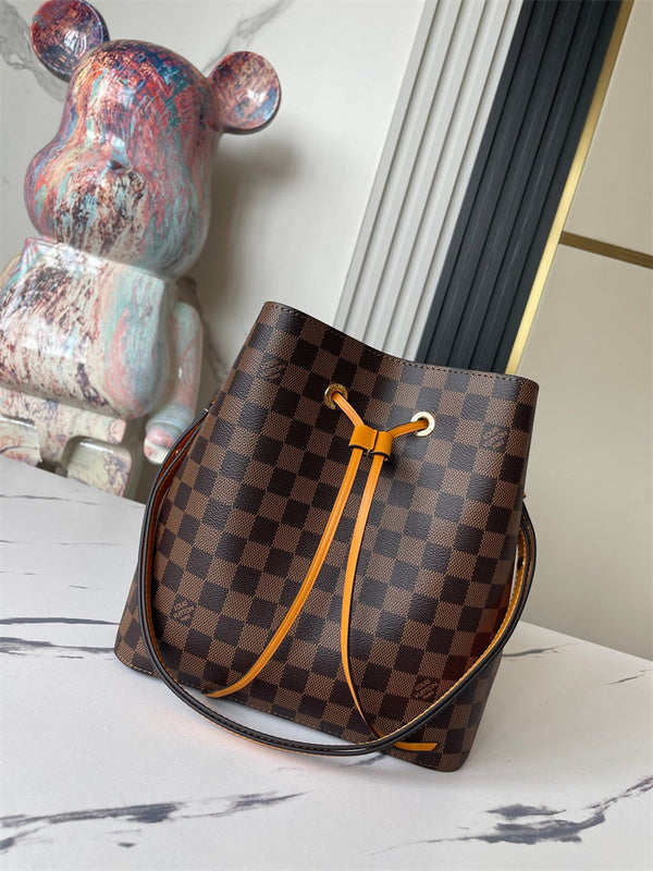  Elegant carryall bag carried on shoulder