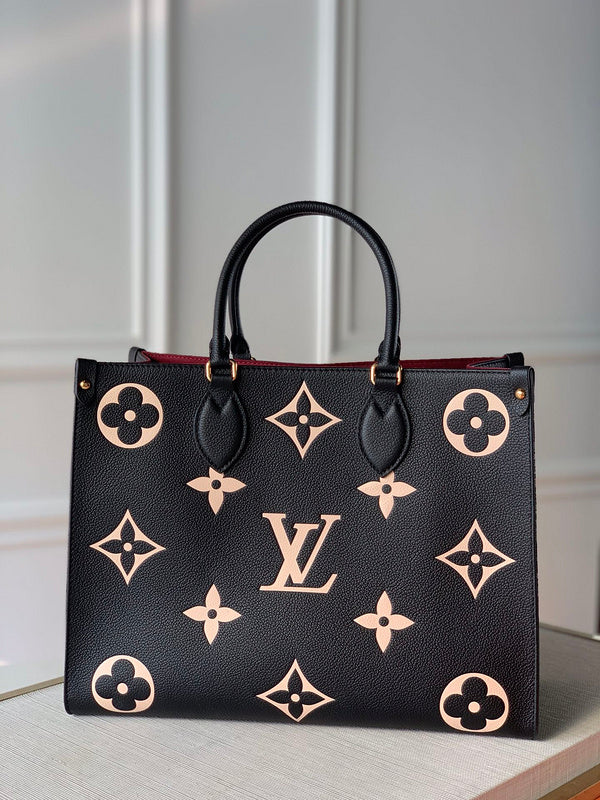 Front view of everyday-luxe modern women's handbag – women's designer-style accessory