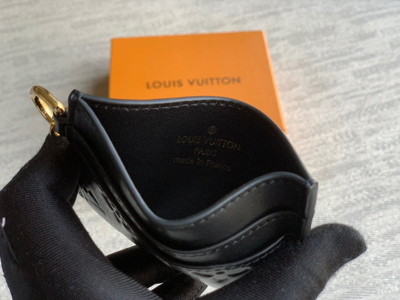  Statement everyday bag front view 13