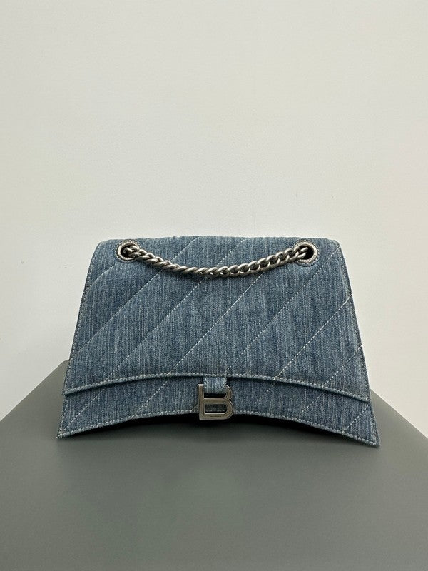 Zivas Charm Understated Luxury Fashion Handbag (Elevated Accessory Essential) – Angled View