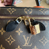  shoulder bag close-up of hardware and finish