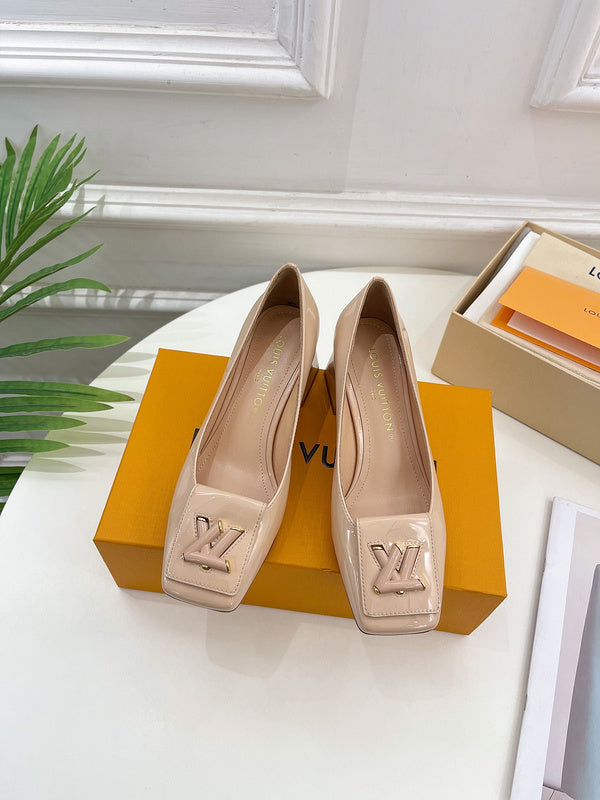 Louis Vuitton shoes Style 302 - texture and material detail