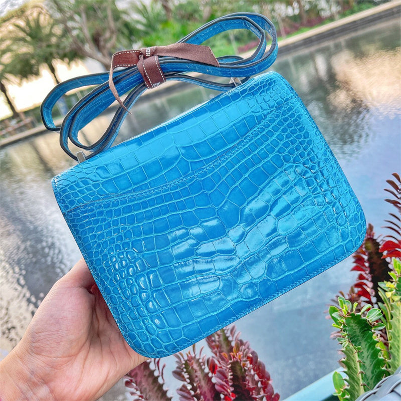  classic shopper bag detail view showing craftsmanship 8