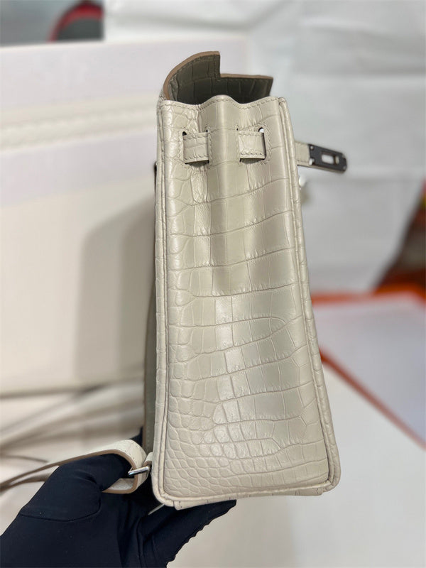  carryall bag interior and compartment view 9