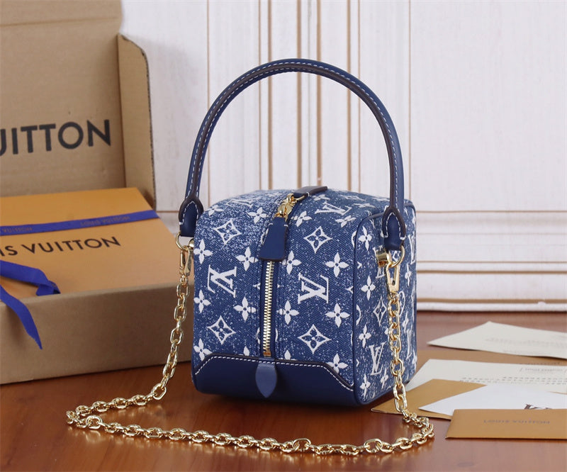  top-handle bag interior and compartment view