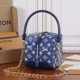  top-handle bag interior and compartment view