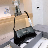 Ziva's Charm handbag – product shot (one versatile size)