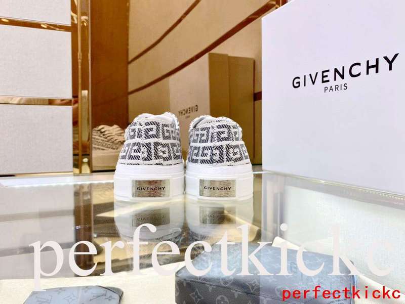 Givenchy shoes Style 121 - top view showing design