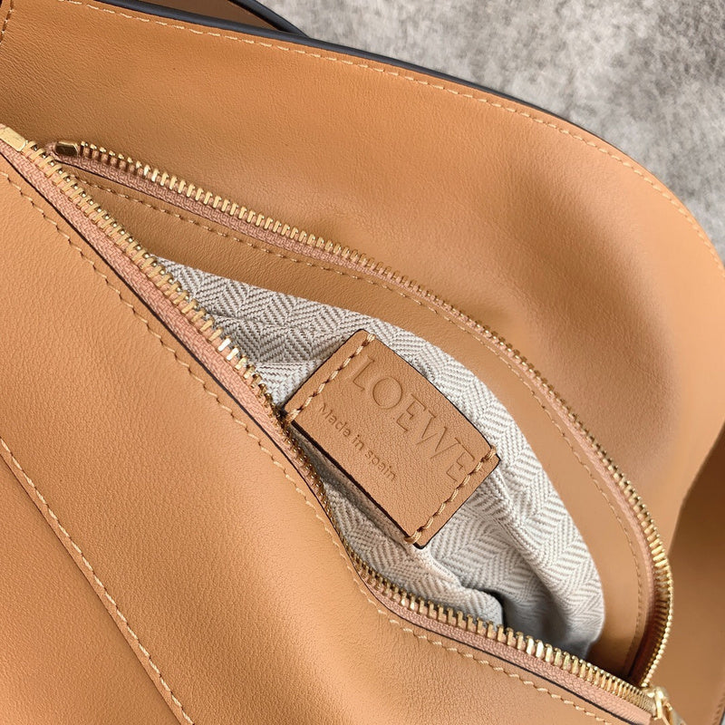 Ziva's Charm handbag – interior view (28cm*12cm*11cm)