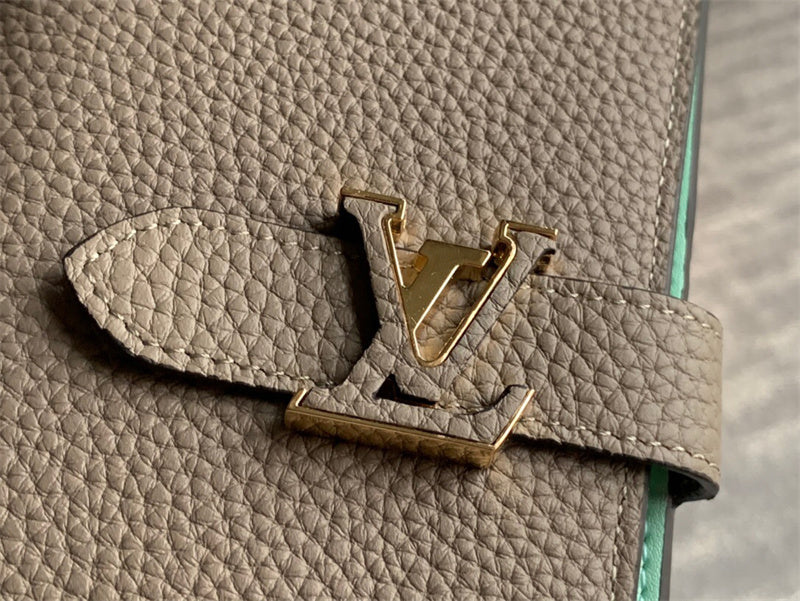  classic crossbody bag detail view showing craftsmanship 8