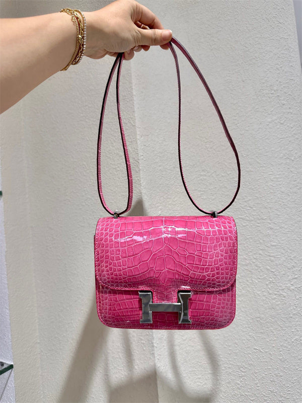  graceful structured bag detail view showing craftsmanship 14