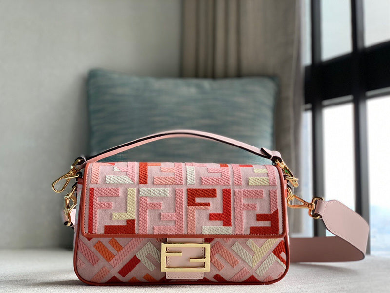 Ziva's Charm handbag – front view (19cm*10cm*4cm)