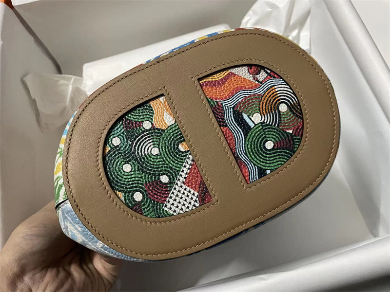  modern top-handle bag detail view showing craftsmanship 14