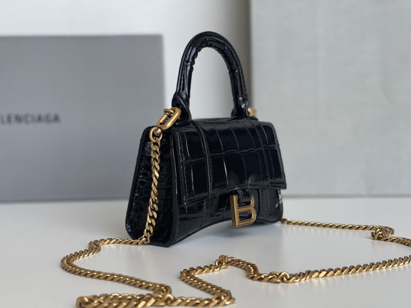 Zivas Charm Modern Minimalist Look Statement Handbag (Considered Detail & Form) – Back View