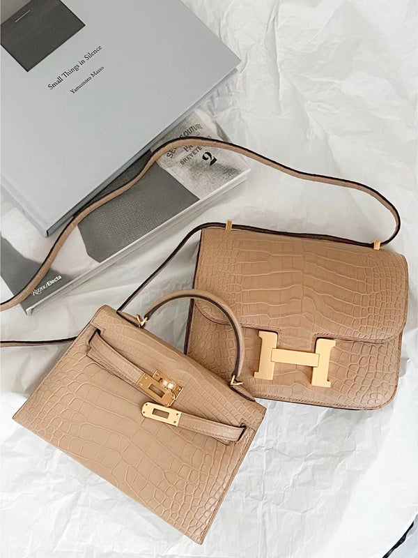 Smart bag shown from front angle