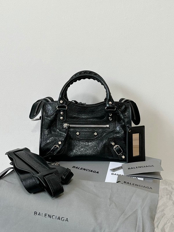 Zivas Charm Chic Craftsmanship Statement Handbag (Elevated Daily Companion) – Angled View