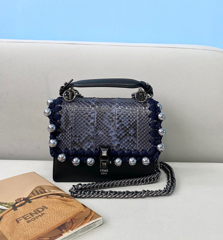 Ziva's Charm handbag – detail view (Standard Size)