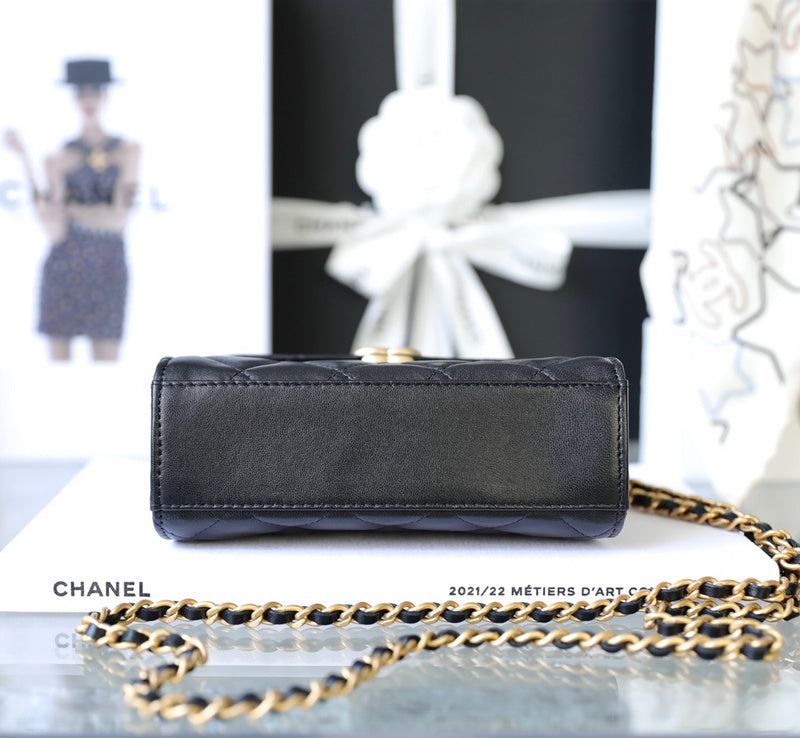 Zivas Charm Timeless Appeal Designer Handbag (Polished Everyday Piece) – Interior View