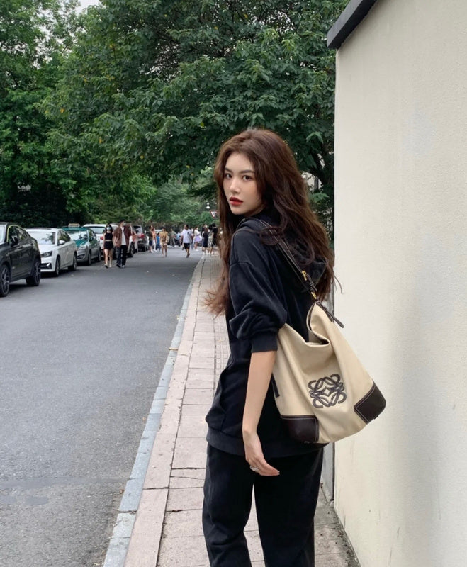 Ziva's Charm handbag – product shot (33cm*33cm*16cm)