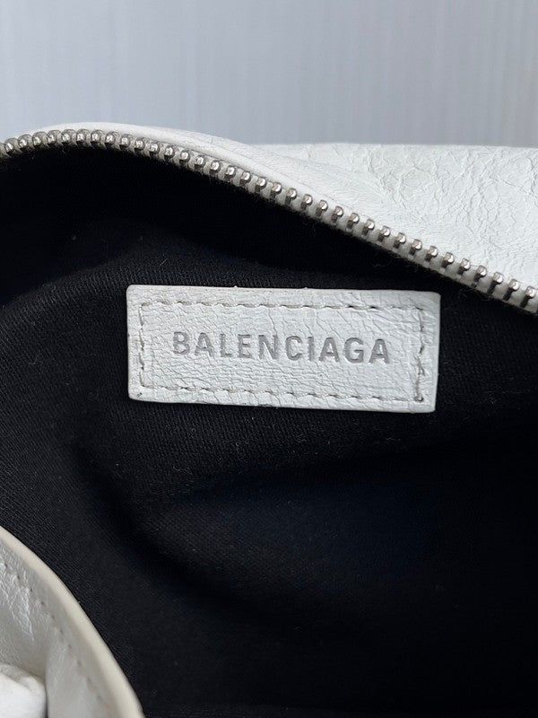 Zivas Charm Understated Luxury Fashion Handbag (Thoughtfully Structured Design) – Detail View
