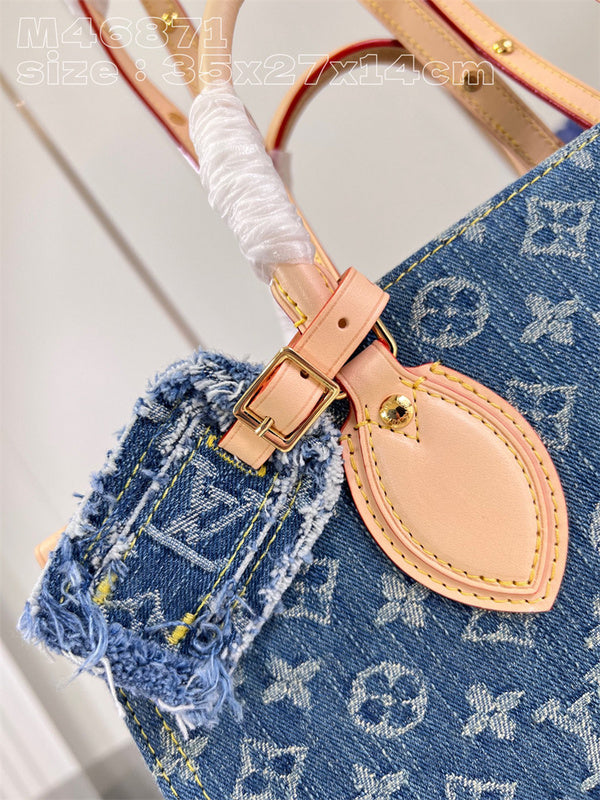  satchel interior and compartment view