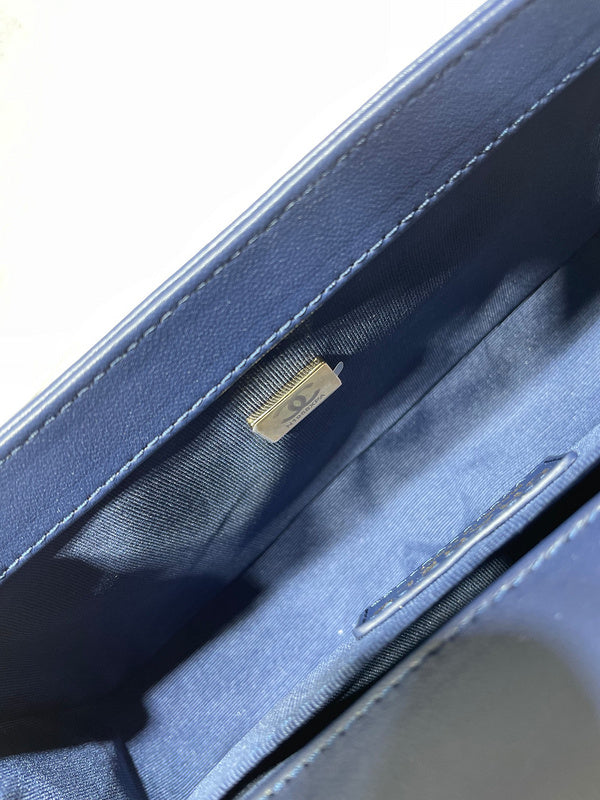  women's handbag, mid design, view 10