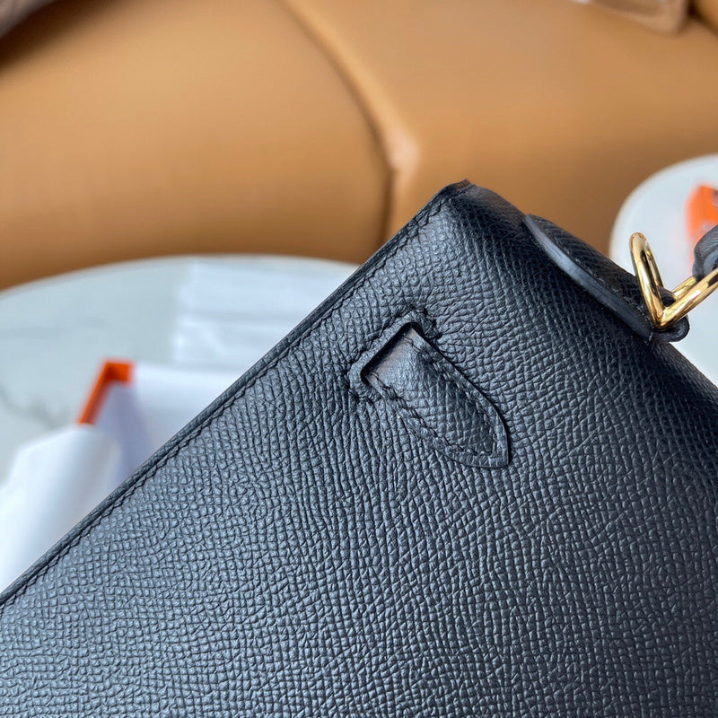 Effortless handbag styled for everyday wear