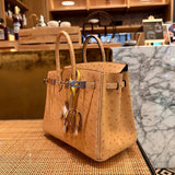  everyday shopper bag detail view showing craftsmanship 8