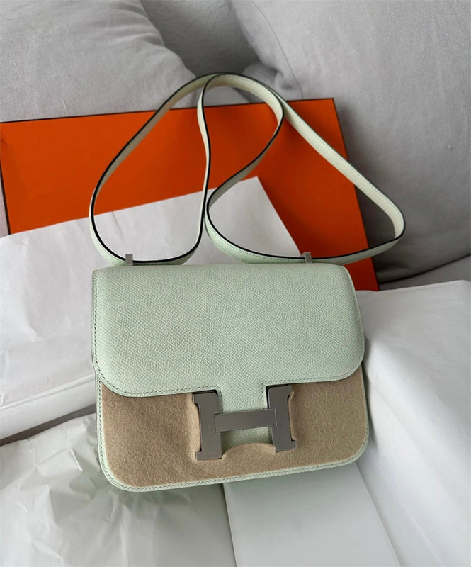  Tailored structured bag front view