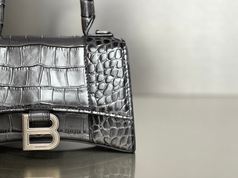 Zivas Charm Polished Finish Statement Handbag (Everyday Luxury Essential) – Styled Look