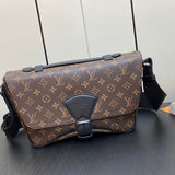  tote bag interior and compartment view 9
