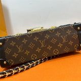  essential carryall bag detail view showing craftsmanship 8