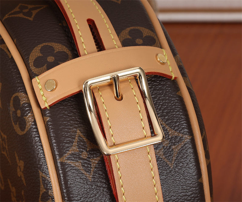  Classic everyday bag front view 7