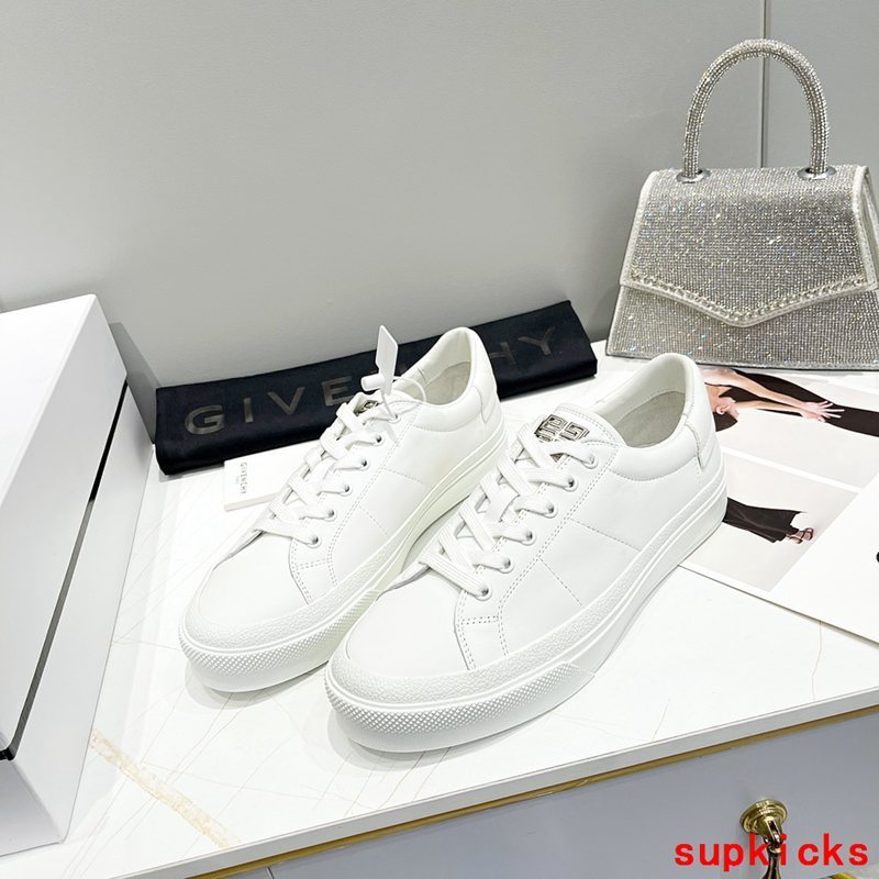 Givenchy shoes Style 089 - packaging and accessories
