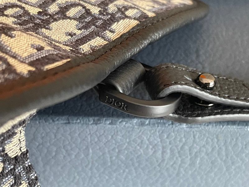 Handle and strap detail of elevated premium women's handbag – women's statement bag
