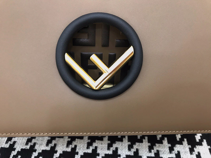 Ziva's Charm handbag – close-up view (25cm*11cm*9cm)